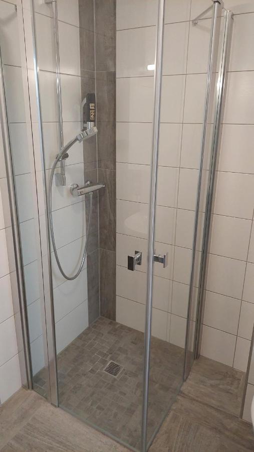 Gasthof Und Hotel Roter Hirsch Claussnitz Luaran gambar