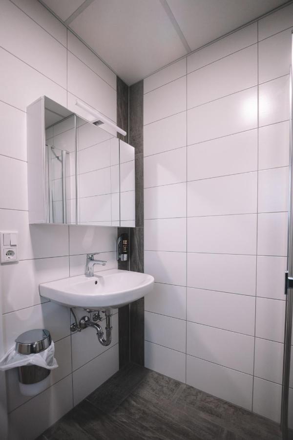 Gasthof Und Hotel Roter Hirsch Claussnitz Luaran gambar