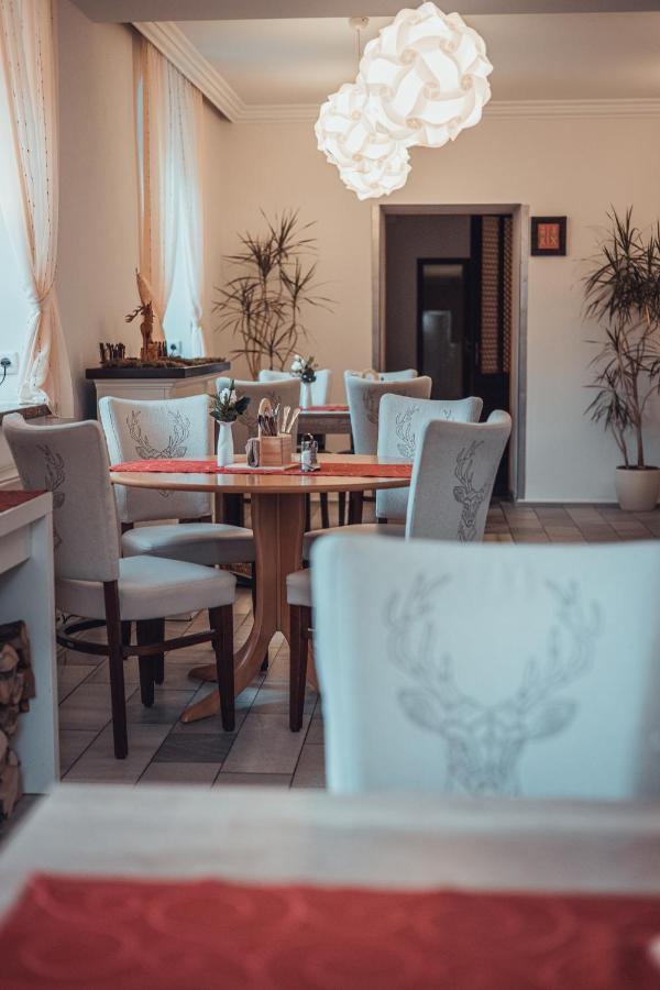 Gasthof Und Hotel Roter Hirsch Claussnitz Luaran gambar