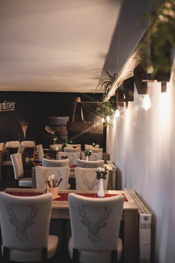 Gasthof Und Hotel Roter Hirsch Claussnitz Luaran gambar