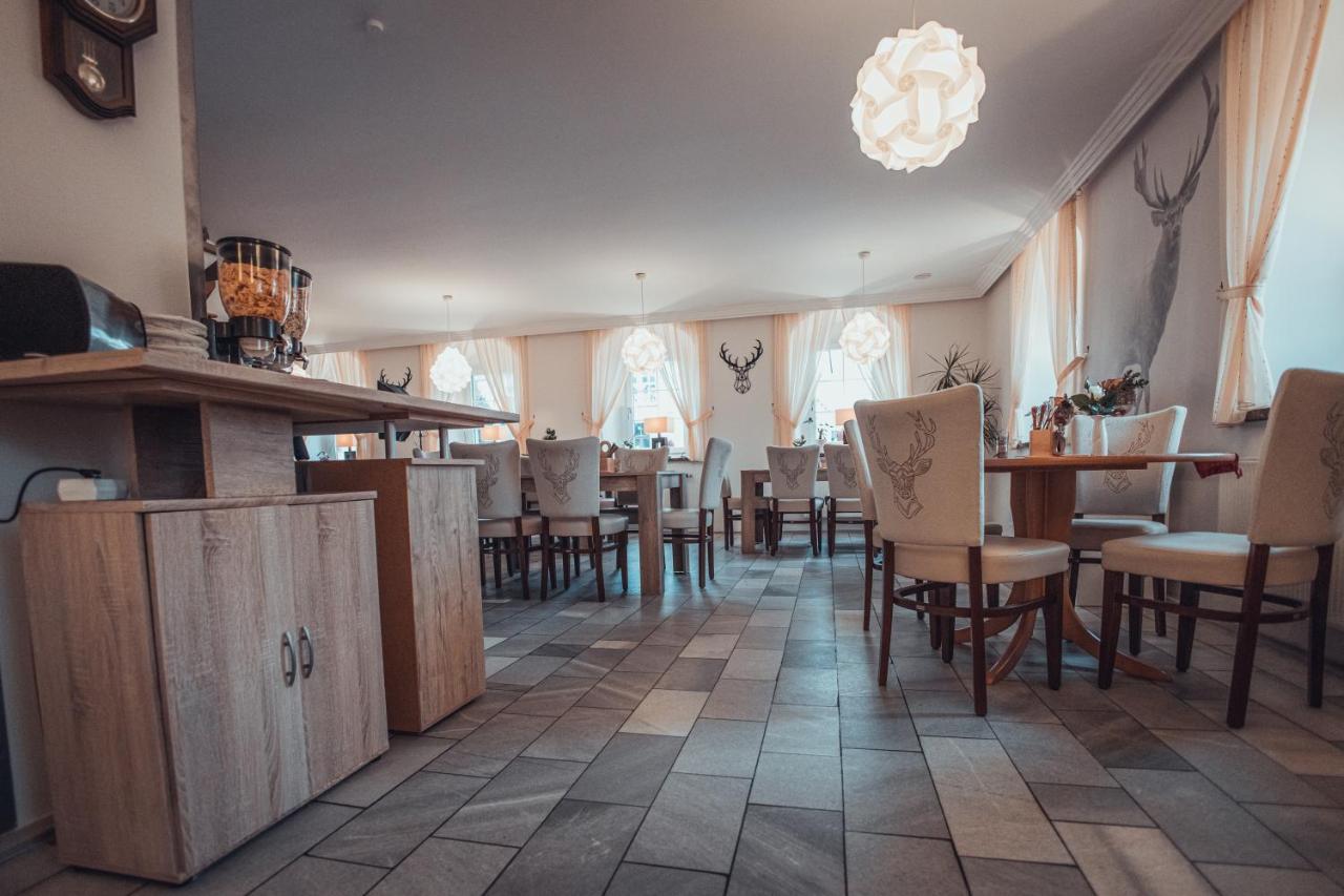 Gasthof Und Hotel Roter Hirsch Claussnitz Luaran gambar