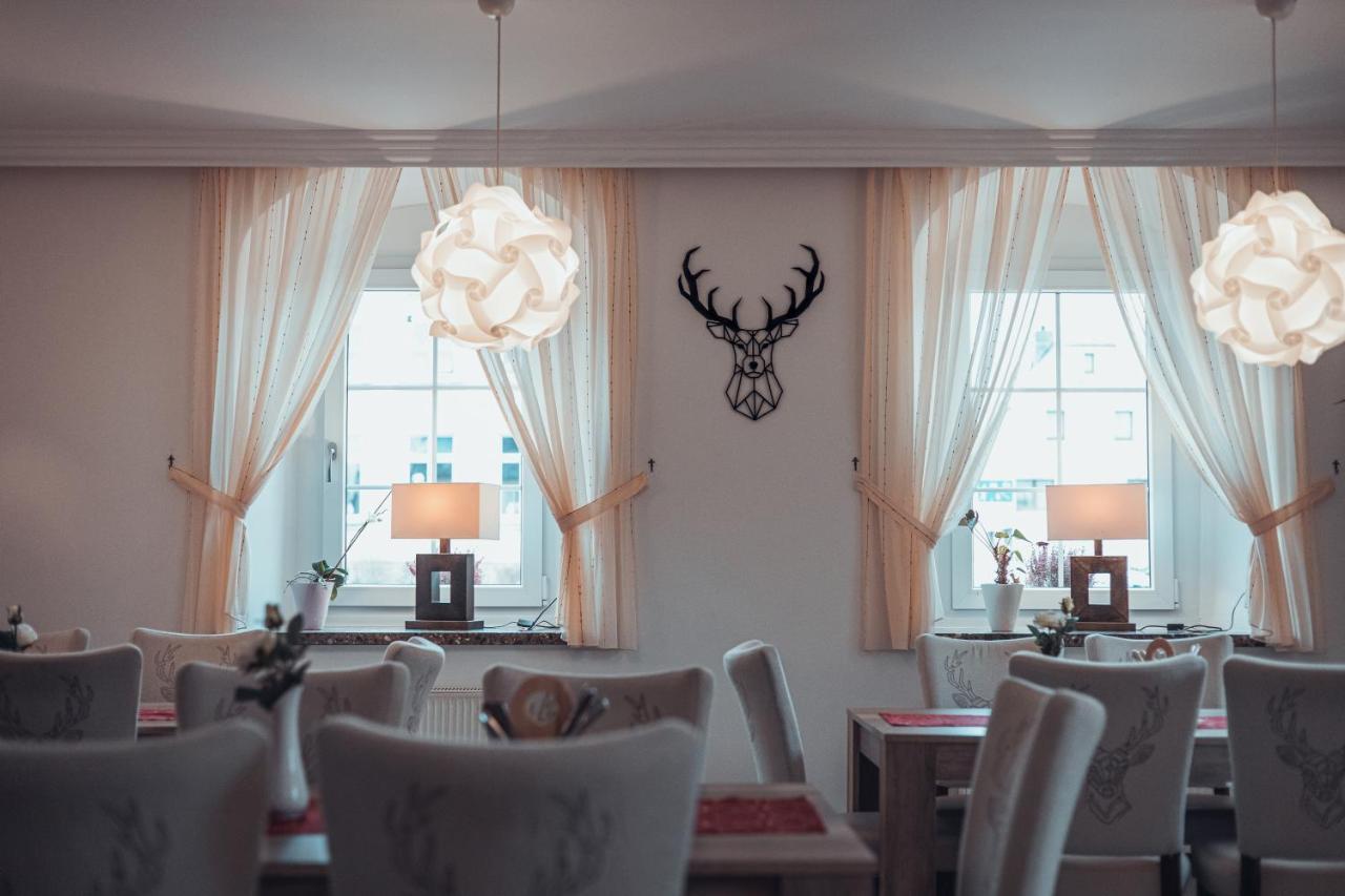 Gasthof Und Hotel Roter Hirsch Claussnitz Luaran gambar