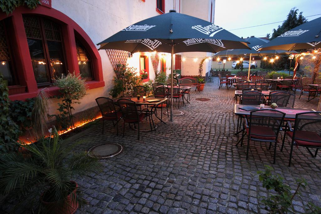 Gasthof Und Hotel Roter Hirsch Claussnitz Luaran gambar