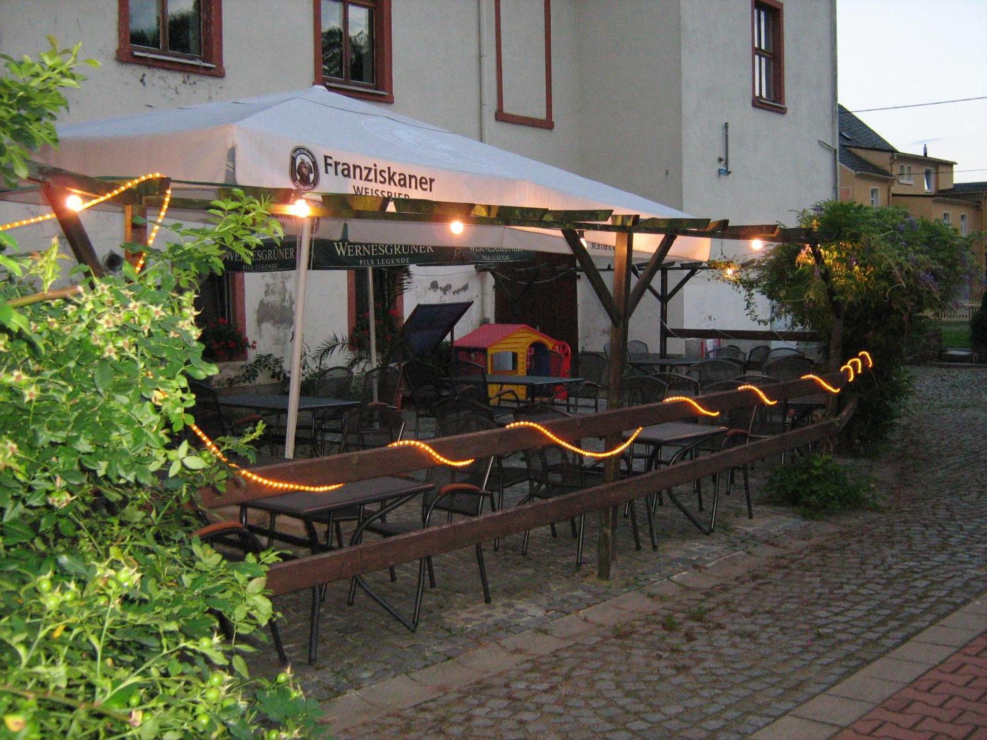 Gasthof Und Hotel Roter Hirsch Claussnitz Luaran gambar